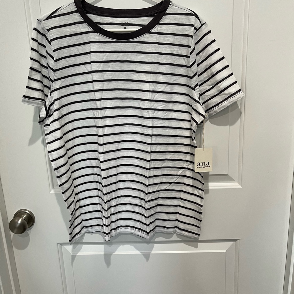 a.n.a Women’s Short Sleeve Gray and White Striped Tee NWT